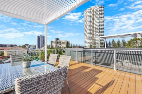 [NEW] 3BR Burleigh Beach Townhome with Private Rooftop!